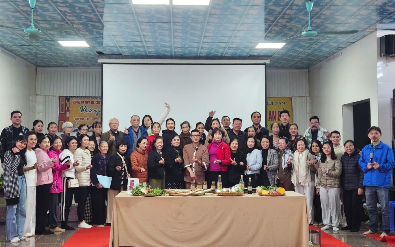Ảnh lưu niệm của học viên cùng chuyên gia